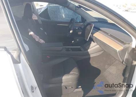 2024 Tesla Model Y Performance Dual Motor All-Wheel Drive z USA, uszkodzony, nr VIN 7SAYGDEF2RF150535